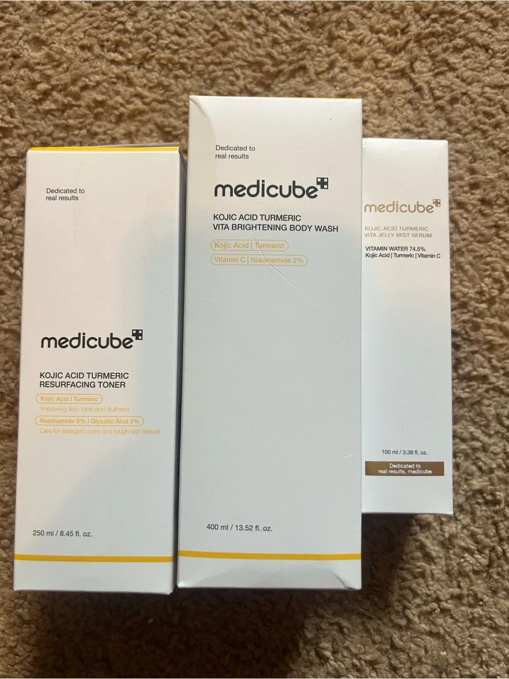Medicube Kojic Acid Turmeric Vita Brightening Body Wash - White/Yellow